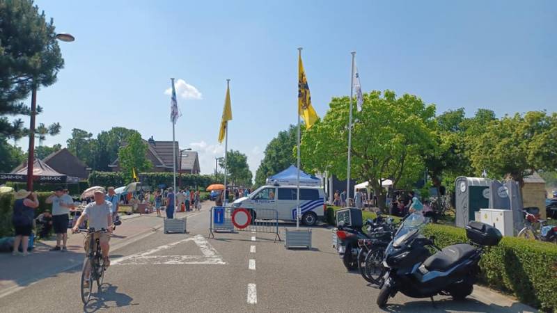 Emelkoen bruist  12 - Reuze Rommelmarkt met Boeken-, Vinyl- en CD‑Beurs in Humelgem 